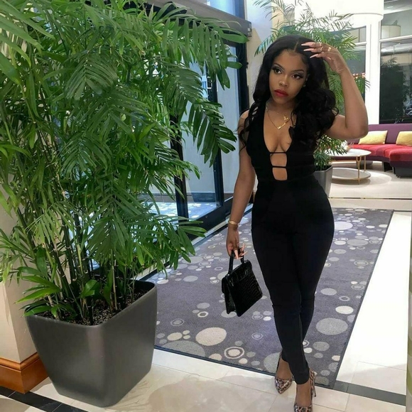 Sexy Cut-out Jumper - Picture 3 of 3